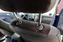 Volkswagen Caddy 2010–2015 Autopotahy eko kůže + látka + alcantara Antara A001b (celý interiér) fotografie 16