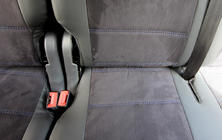 Volkswagen Caddy 2010–2015 Autopotahy eko kůže + látka + alcantara Antara A001b (celý interiér) fotografie 6