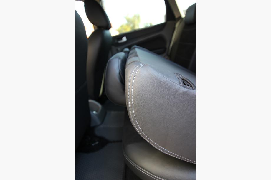 Ford Focus III 2011–2017 Autopotahy ekokůže + látka + Alcantara Antara A001g (kompletní sada) Fotografie 17