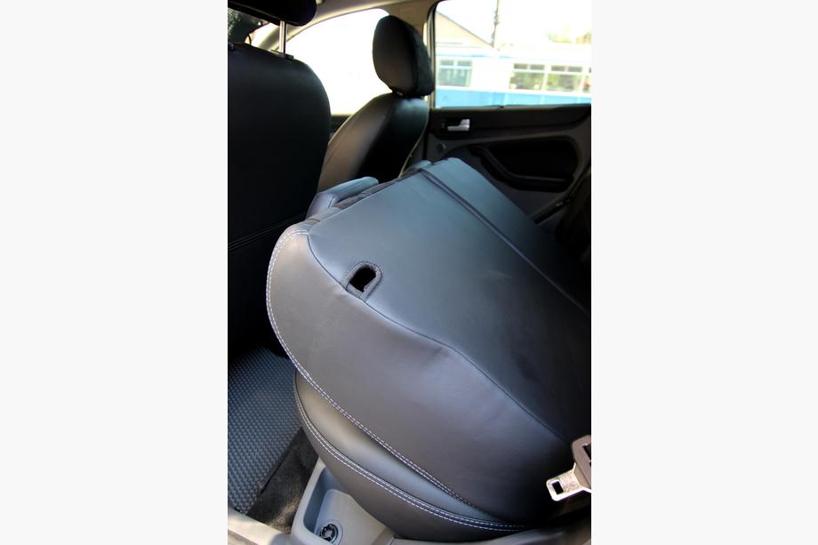 Ford Focus III 2011–2017 Autopotahy ekokůže + látka + Alcantara Antara A001g (kompletní sada) Fotografie 15