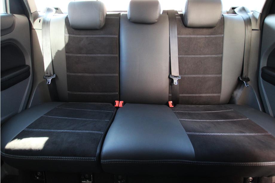 Ford Focus III 2011–2017 Autopotahy ekokůže + látka + Alcantara Antara A001g (kompletní sada) Fotografie 8