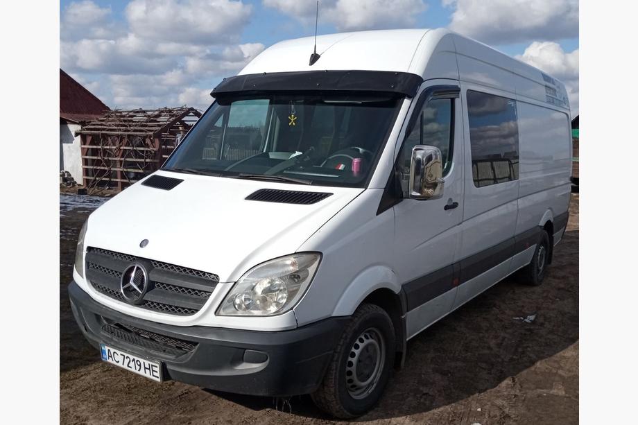 Mercedes Sprinter W906 2006–2018 Kšilt na čelní sklo na rámu V2 (černý lesk, 5 mm) Fotografie 1