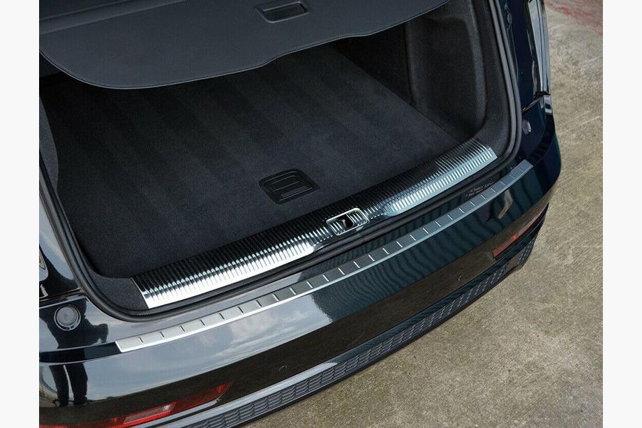 Audi Q3 2011–2019 Ochranná lišta na zadní nárazník OmsaLine (nerez) Image