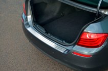 BMW řada 5 F10/F11 2010–2016 Nerezová lišta na zadní nárazník OmsaLine (SD, nerez) fotografie 7