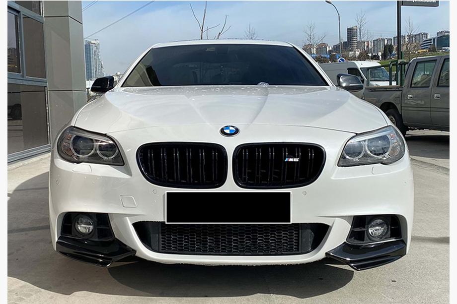 BMW řada 5 F10/F11 2010–2016 Přední spoilerový lip na nárazník DPT Flap (pro M-Performance, lesklá černá) Image