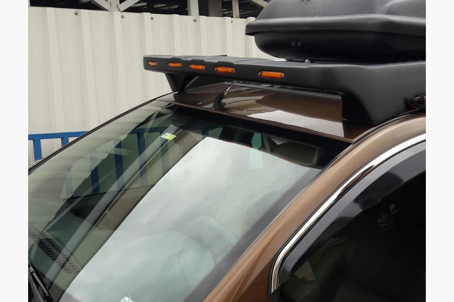 Dacia Duster 2008–2018 Sluneční clona čelního skla V1 (LED, matná černá) Fotografie 1