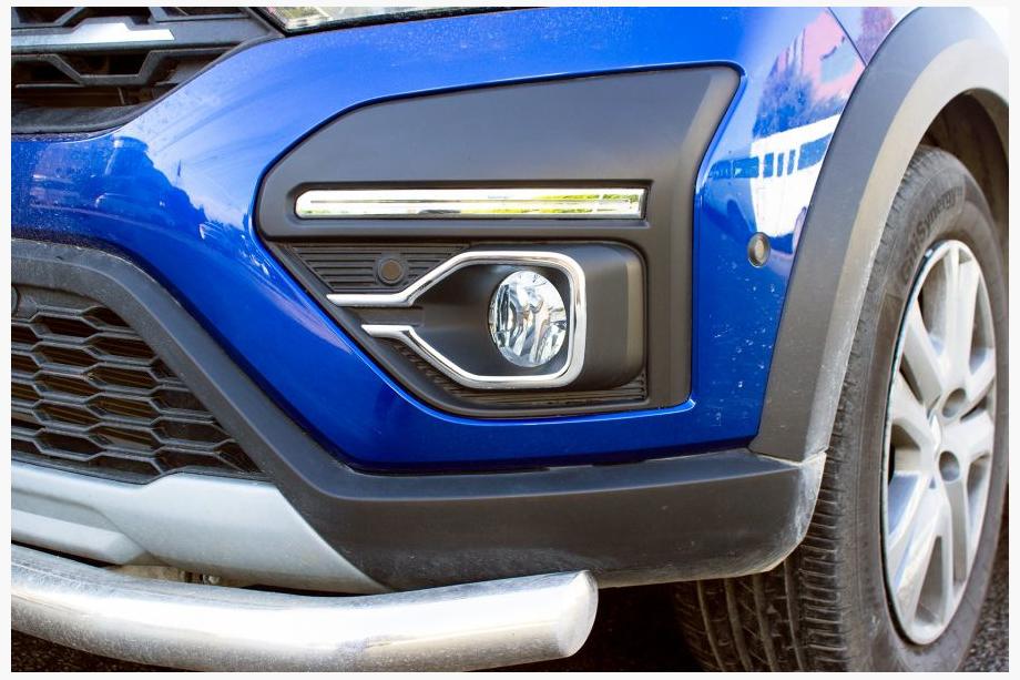Dacia Sandero 2021– Chromované kryty mlhovek (2 ks, nerez) Image