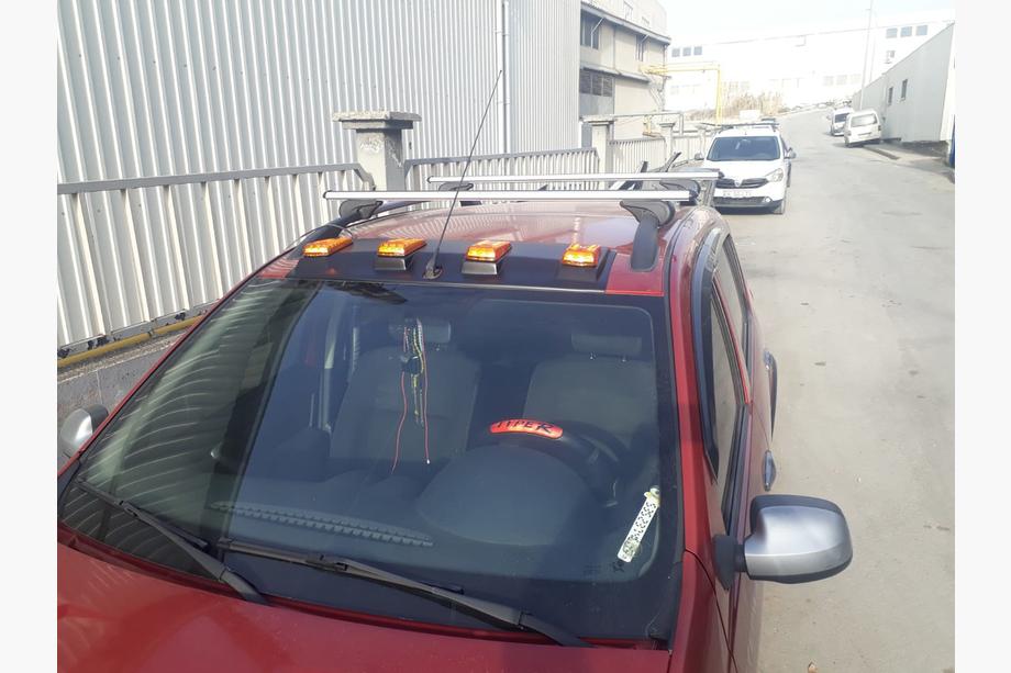 Renault Sandero 2007–2013 Kšilt čelního skla (LED, černý mat) Image