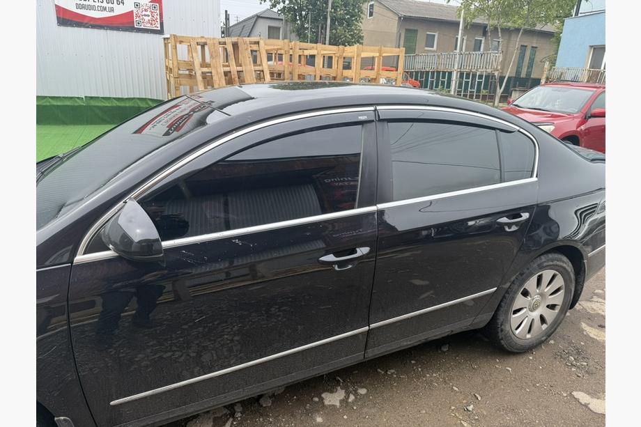 Volkswagen Passat B6 2006–2012 Okenní větrolamy s chromovou lištou SD (EU, 4 ks, Niken) Fotografie 3