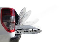 Isuzu D-Max 2011–2019 Plynové vzpěry víka kufru fotografie 1