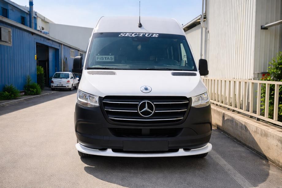 Mercedes Sprinter W907/W910 2018– Spodní lip předního nárazníku (k lakování) Fotografie 4