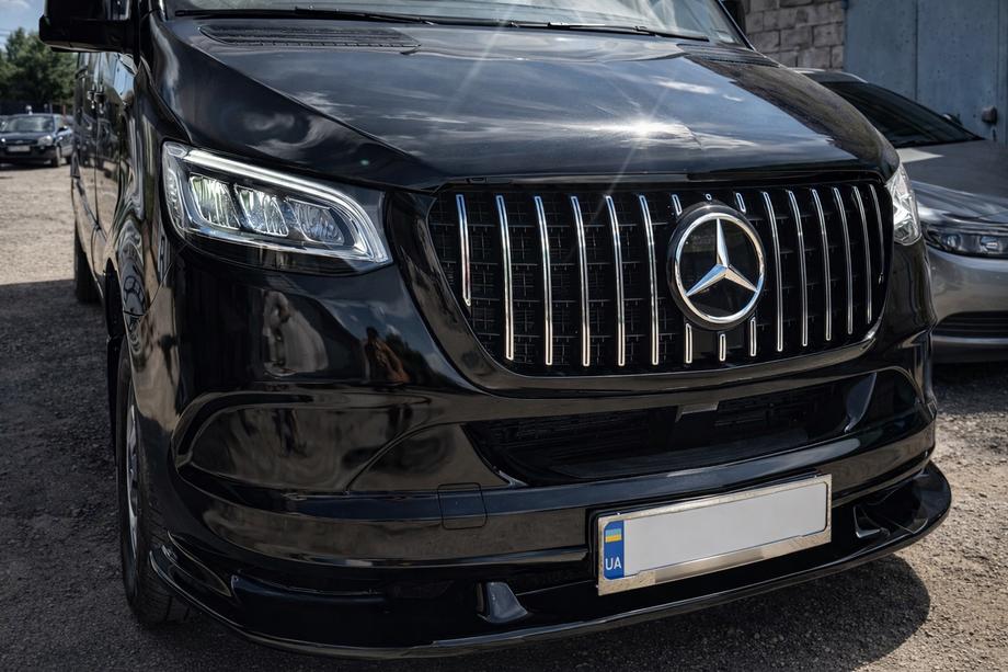 Mercedes Sprinter W907/W910 2018– Spodní lip předního nárazníku (k lakování) Fotografie 2