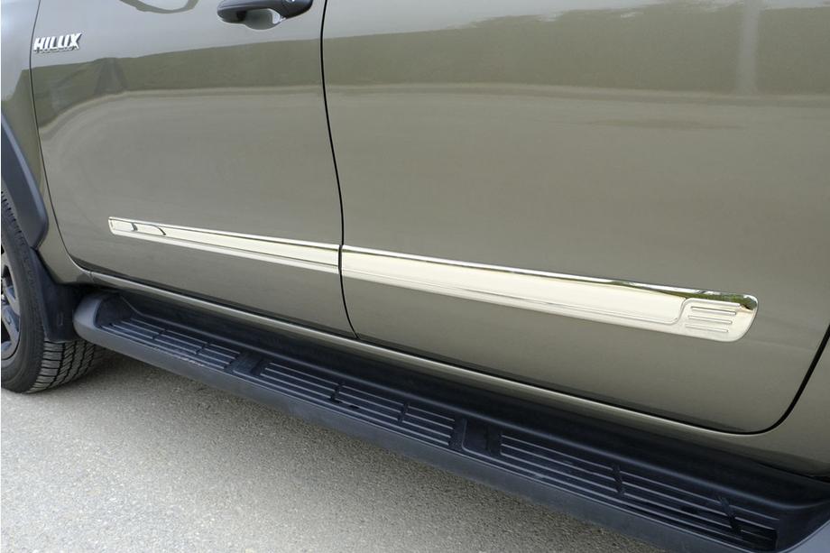 Toyota Hilux 2015– Nerezové kryty bočních lišt OmsaLine (4 ks) Image