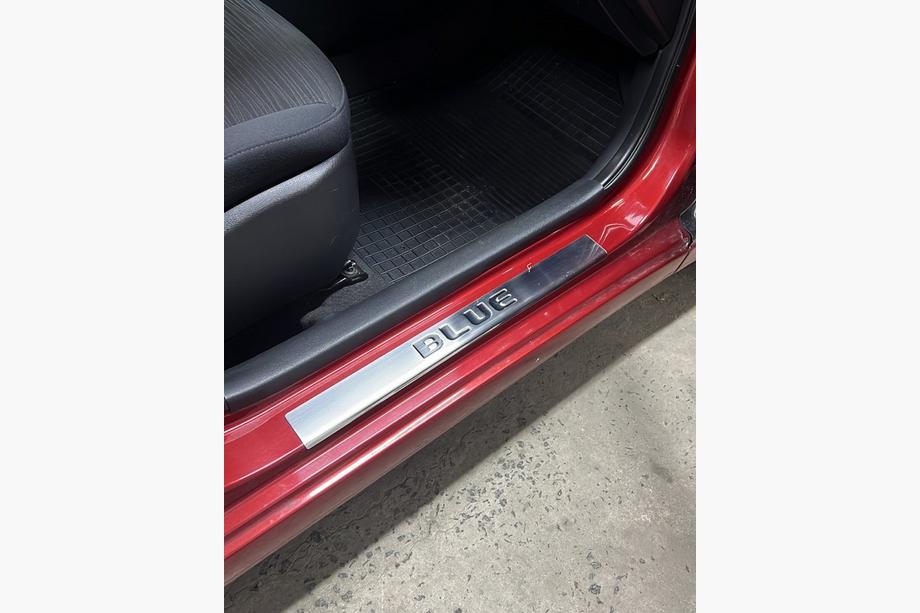 Hyundai Accent 2011–2017 Nerezové kryty prahů Carmos Blue V2 (4 ks, nerez) Fotografie 3