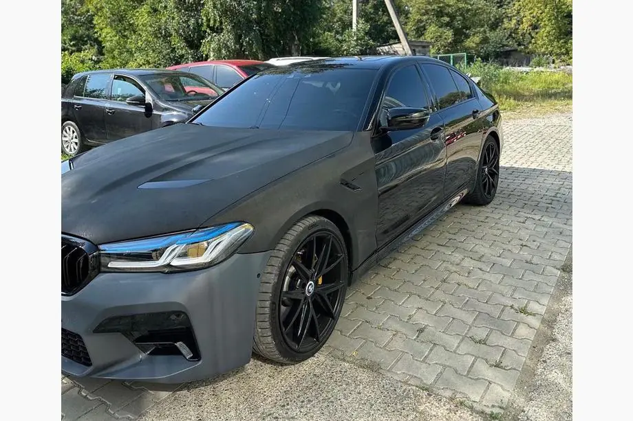 BMW řada 5 G30/G31 2017–2023 Restylingový kit (na M5 F90, rok 2021) Fotografie 7