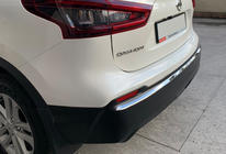Nissan Qashqai 2014–2021 Nerezová lišta zadního nárazníku fotografie 1