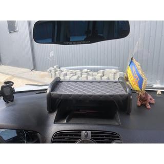 Police na palubní desku (šedá se šedým prošitím) fotografie 2