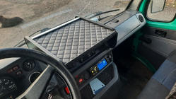 Mercedes T1 (207-410) 1977–1995 Police na palubní desku (šedá se šedým prošitím) fotografie 2