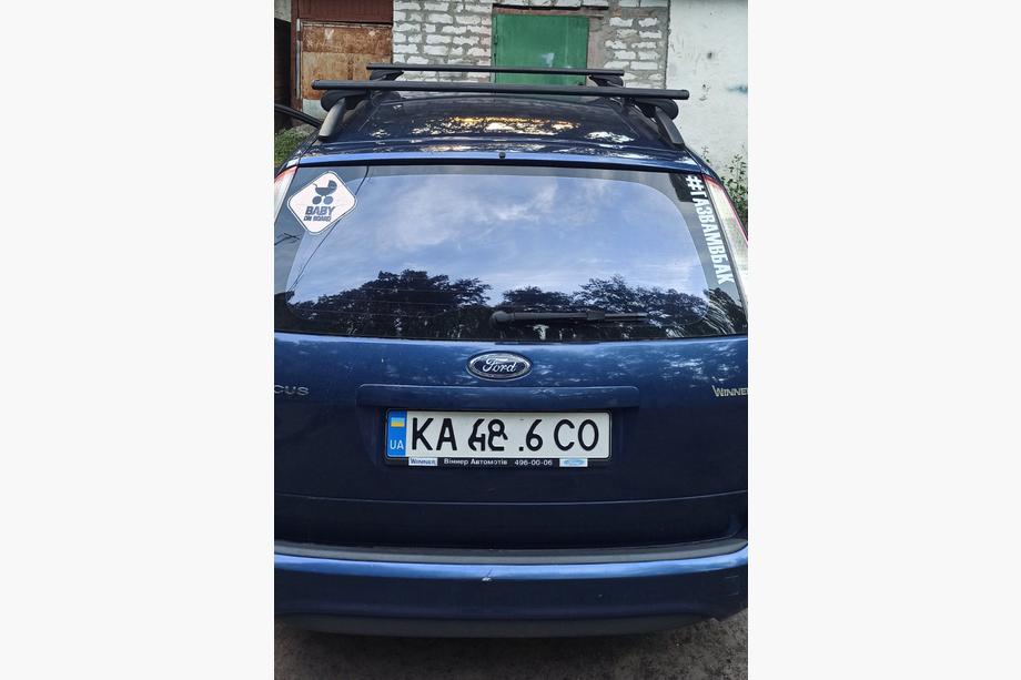 Ford Focus II 2008–2011 Příčníky na klasické střešní podélníky uzamykatelné na klíč Bold Bar V1 (2 ks) Černé Fotografie 4