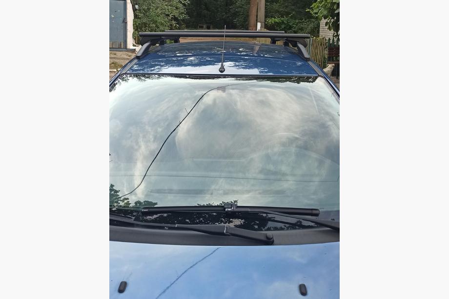 Ford Focus II 2008–2011 Příčníky na klasické střešní podélníky uzamykatelné na klíč Bold Bar V1 (2 ks) Černé Fotografie 5