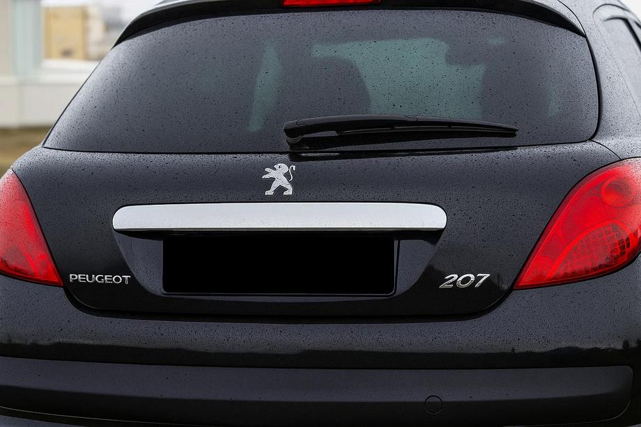Peugeot 207 2006–2014 Nerezová lišta nad SPZ Fotografie 1
