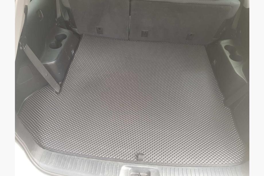 Toyota Highlander 2013–2019 EVA koberec do kufru (velký, černý) Fotografie 6