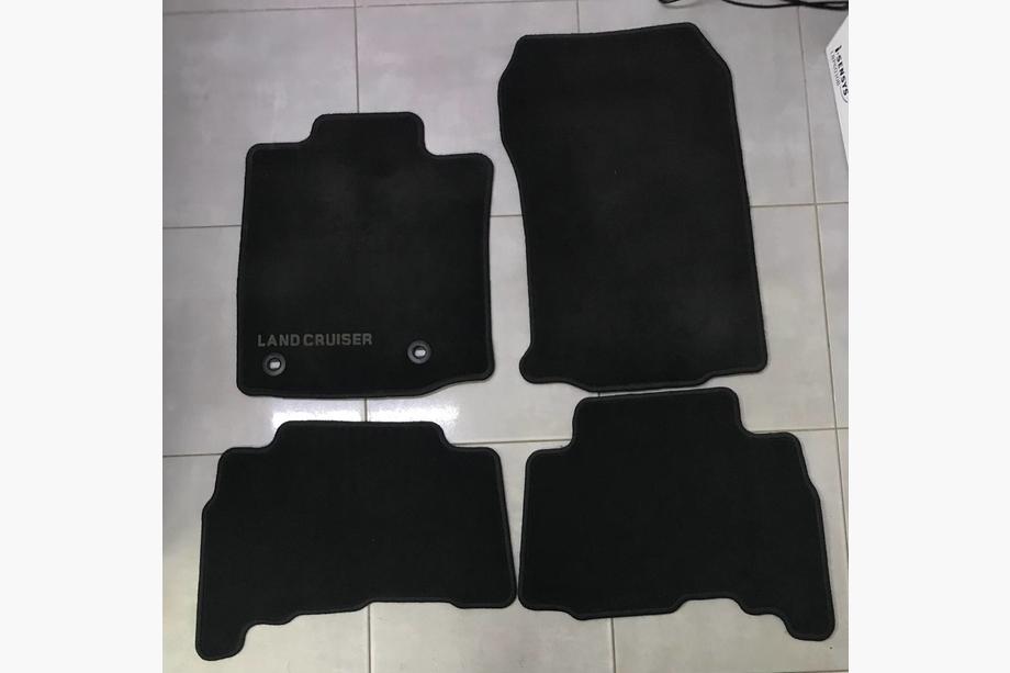 Toyota Land Cruiser Prado 150 2009–2023 Textilní autokoberce (2013-2022, originál) použité Image