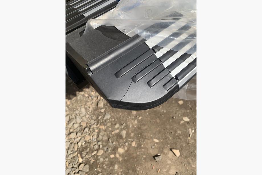 Volkswagen Touareg 2002–2010 SLEVA! OEM boční prahy (2 ks, hliník) Fotografie 5