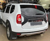 Renault Duster 2008–2017 Plastová lišta na víko kufru fotografie 3