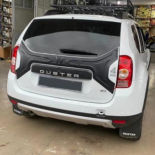 Plastová lišta na víko kufru Renault Duster 2008–2017 fotografie 2