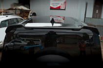 Land Rover Defender 2019– Karbonový spoiler fotografie 3