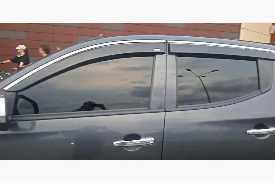 Fiat Fullback 2016– Okenní ofuky s chromovanou lištou (4 ks, Niken) Image