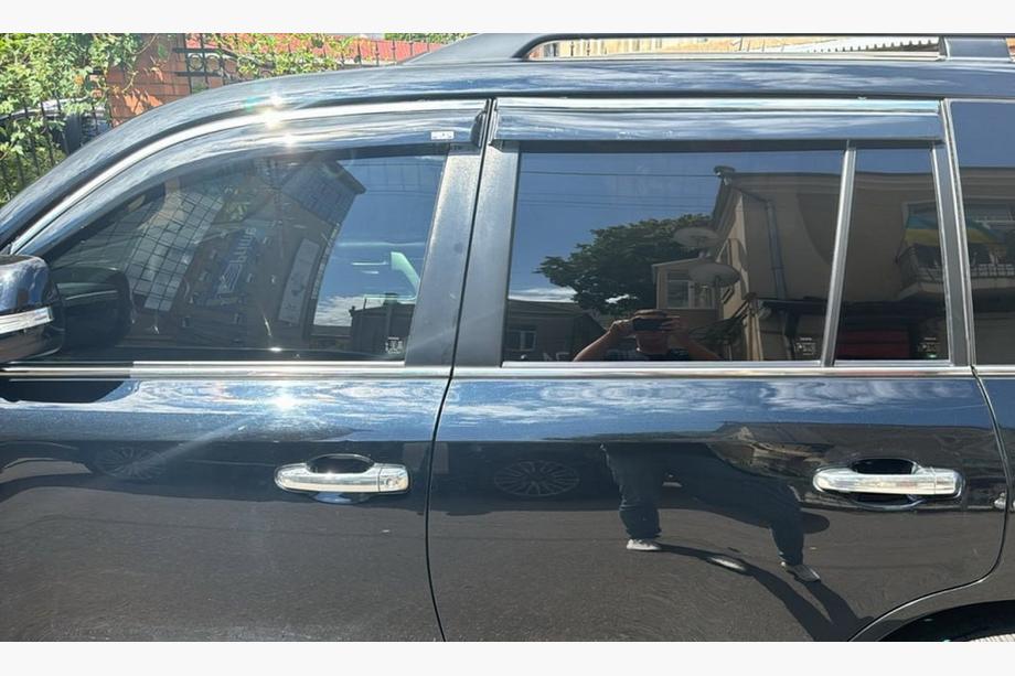 Toyota Land Cruiser 200 2007–2021 Okenní ofuky s chromovanou lištou (4 ks, Niken) Image