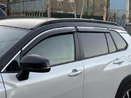 Toyota Corolla Cross 2020– Okenní ofuky s chromovanou lištou (4 ks, Niken) fotografie 1