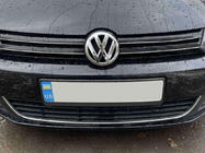 Volkswagen Golf 6 2008–2014 Přední znak 5K0 853 601F fotografie 1