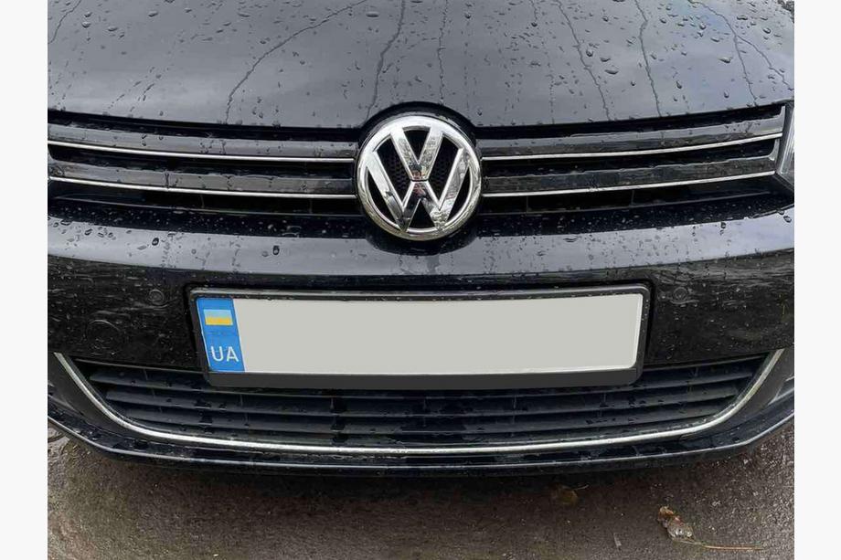 Volkswagen Golf 6 2008–2014 Přední znak 5K0 853 601F Image