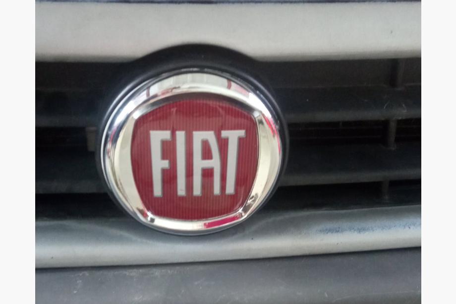 Fiat Emblém (červený V2, samolepicí) Fotografie 3
