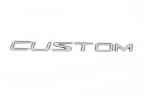 Ford Custom 2013–2022 Nápis Custom (180 × 13 mm) fotografie 2