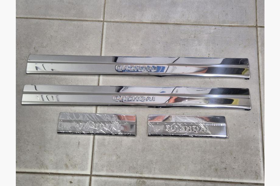 Nissan Qashqai 2007–2010 VÝPRODEJ! Nerezové kryty prahů Omsa (4 ks) Image