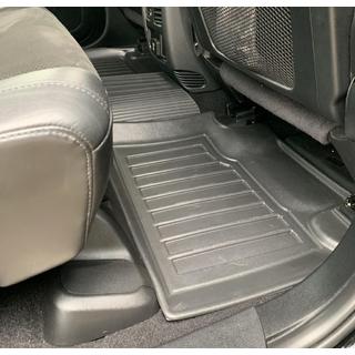 Gumové autokoberce Stingray 3D (5 ks, polyuretan) Jeep Grand Cherokee WK2 2010–2021 fotografie 4