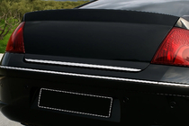 Peugeot 407 2004–2011 Nerezová lišta hrany víka kufru Carmos - turecká ocel fotografie 1