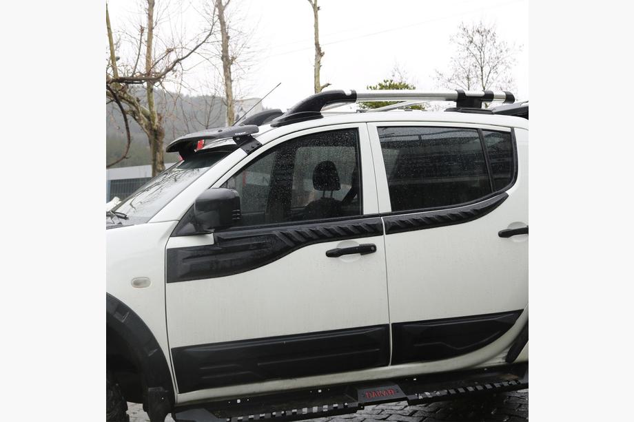 Mitsubishi L200 2006–2015 Horní dveřní lišty (4 ks, ABS) Fotografie 2