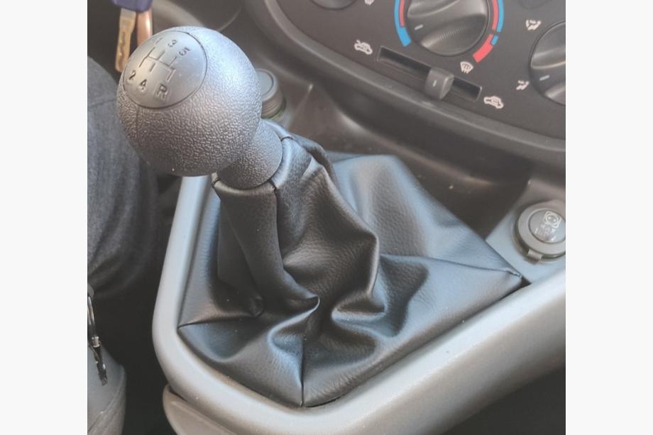 Fiat Doblo I 2001–2005 Fiat Doblo I 2001-2005 hlavice řadicí páky a manžeta řadicí páky OEM 735424356 (černá) Fotografie 1