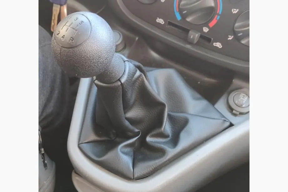 Fiat Doblo I 2005–2010 Fiat Doblo 2005-2010 Řadicí hlavice a manžeta OEM 735424356 (černá) Fotografie 1