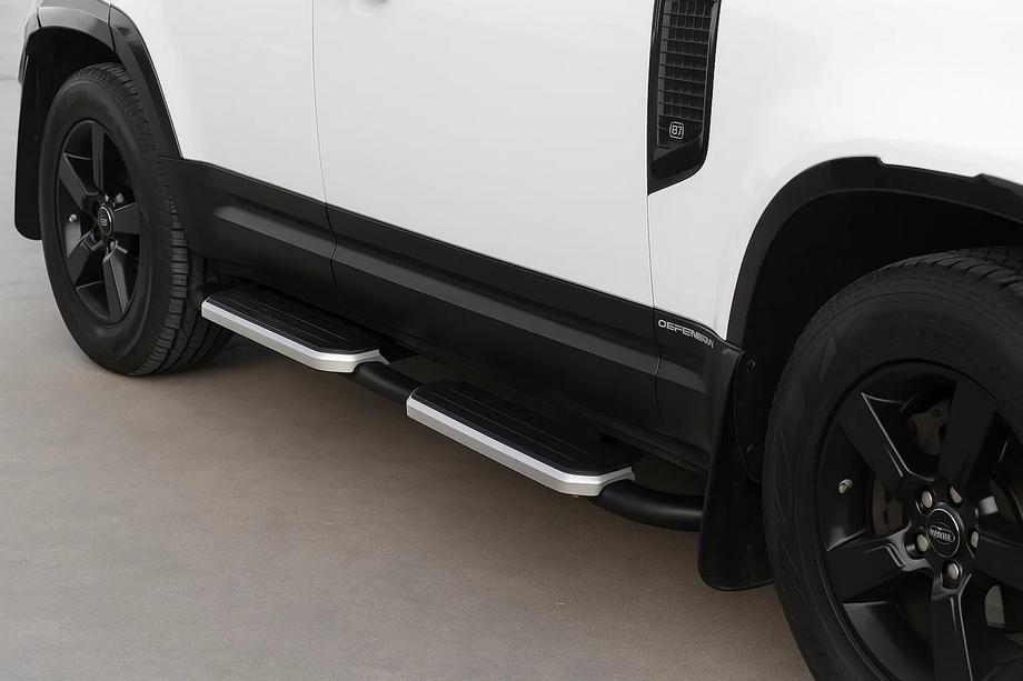 Land Rover Defender 2019– Boční nášlapy OEM Silver (pro 110/130, 2 ks) Fotografie 1