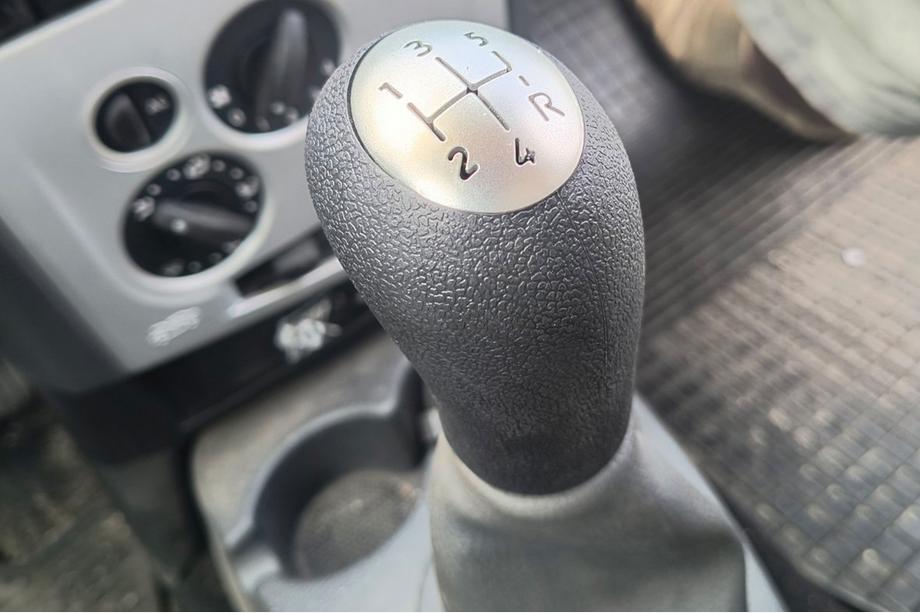 Renault Logan I 2005–2008 Hlavice řadicí páky 8200079112 (černá s chromem) Fotografie 1