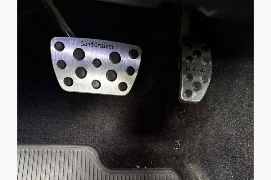Toyota Land Cruiser 200 2007–2021 Kryty pedálů 2016+ (sada) Image