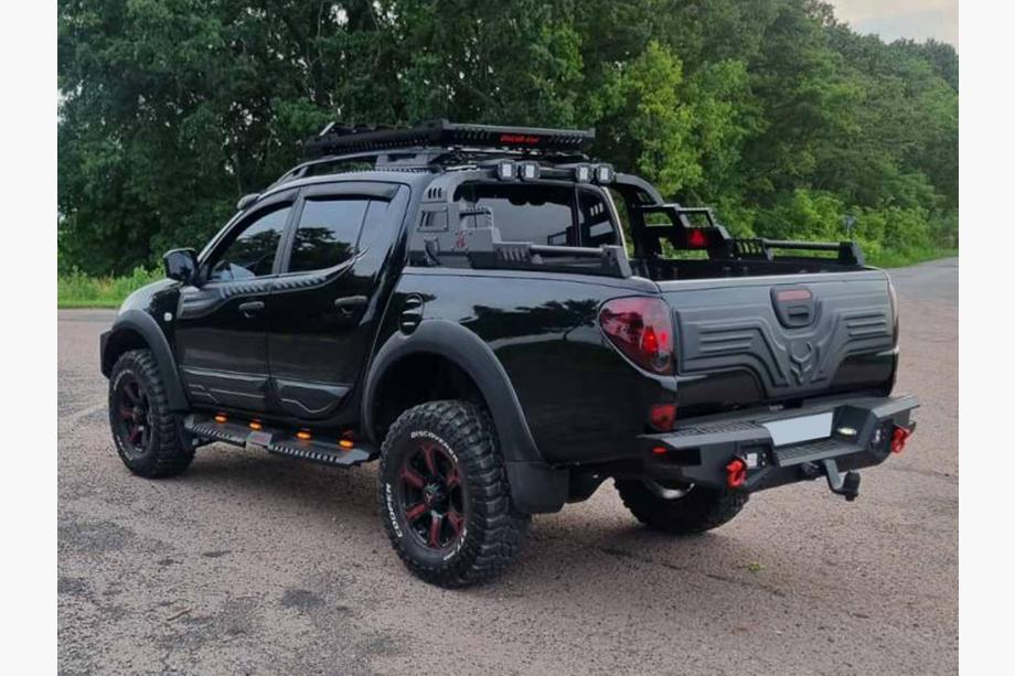 Mitsubishi L200 2006–2015 Ochranné lišty dveří (4 ks, ABS) Fotografie 4