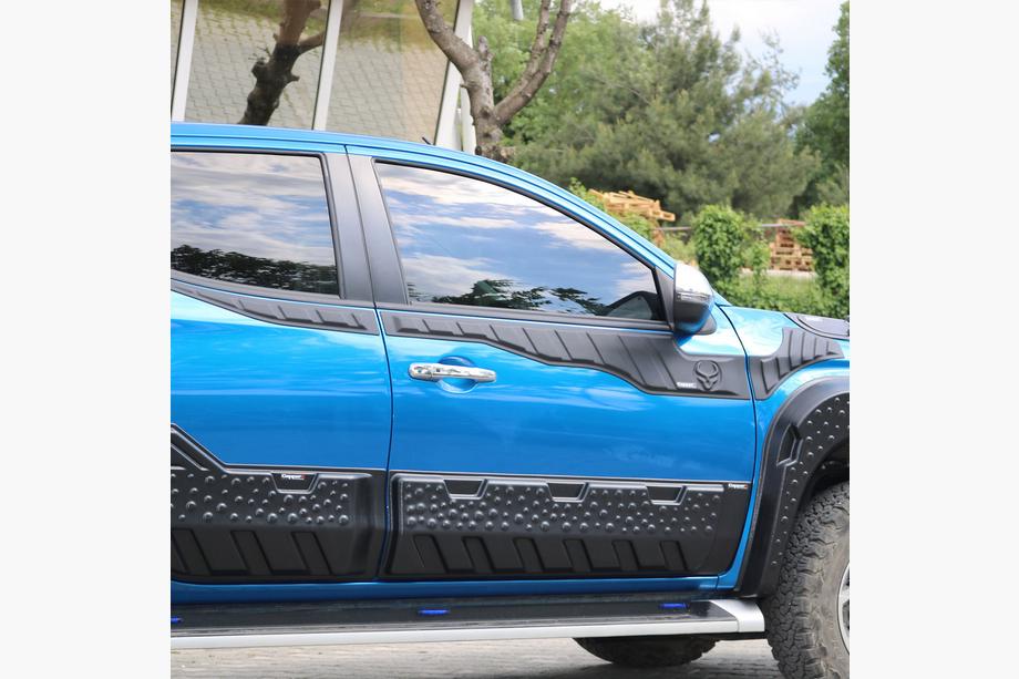 Mitsubishi L200 2015–2024 Horní lišty dveří 2019+ (6 ks, ABS) Image
