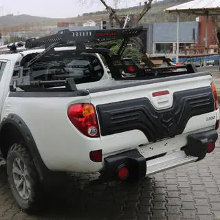 Plastová lišta na víko kufru Mitsubishi L200 2006–2015 fotografie 1